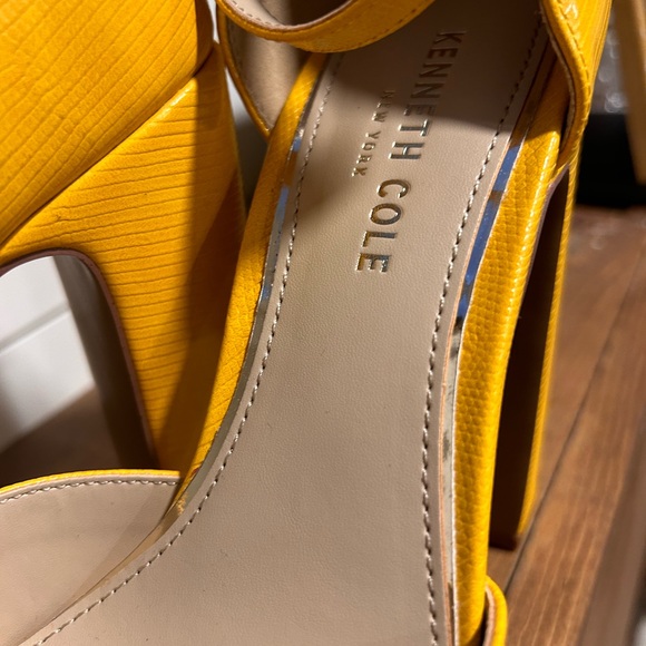 Perfect Yellow Kenneth Cole Shoe size 9 - Picture 4 of 5